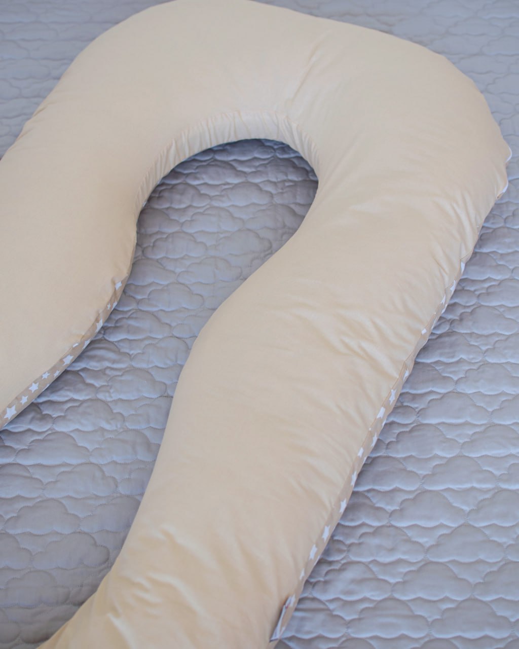 Подушка для вагітних П-подібна Бебі Верес ''Бежева в зірочки'' (140*75*15)