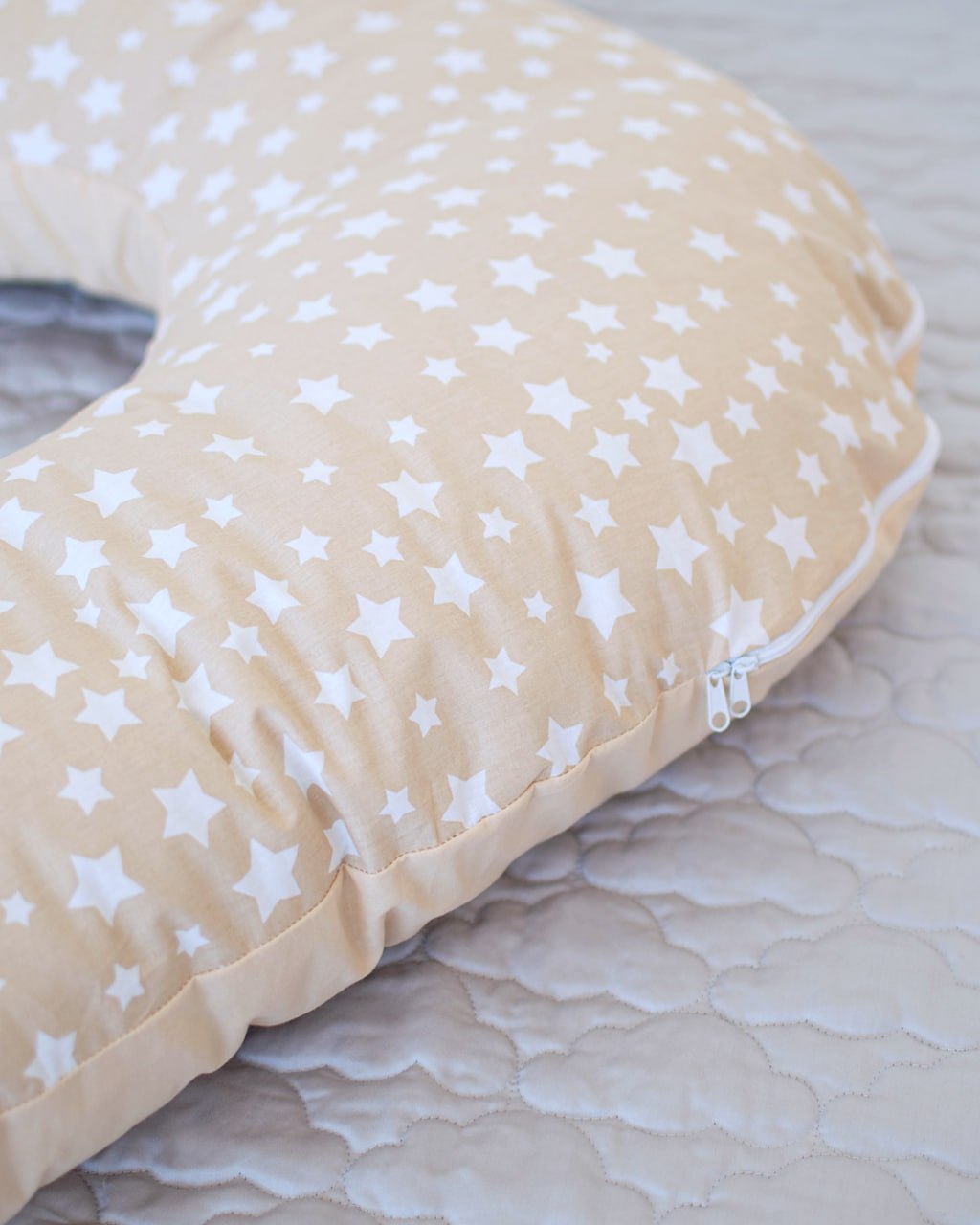 Подушка для вагітних П-подібна Бебі Верес ''Бежева в зірочки'' (140*75*15)