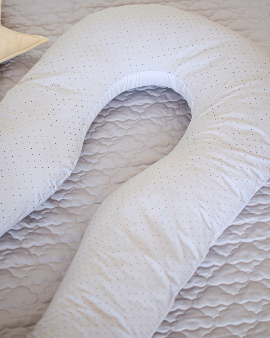 Подушка для вагітних П-подібна Бебі Верес ''Сіра в крапочки'' (140*75*15)