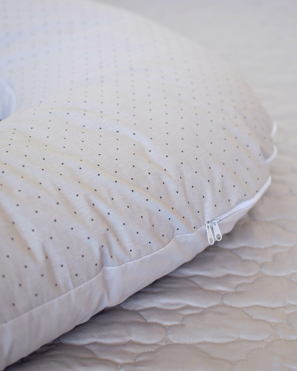 Подушка для вагітних П-подібна Бебі Верес ''Сіра в крапочки'' (140*75*15)